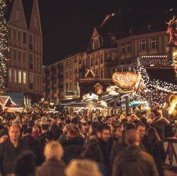 entdecken sie die zauberhaften weihnachtsmärkte deutschlands mit festlicher stimmung, köstlichen spezialitäten und handgefertigten geschenken.