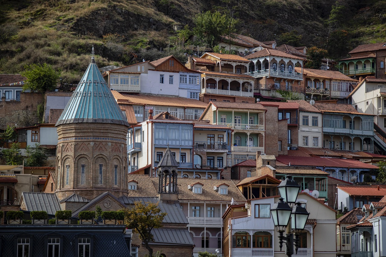 aktuelle reisebeschränkungen für georgien: informieren sie sich über einreisebestimmungen, quarantänepflichten und erforderliche dokumente für ihre reise nach georgien.