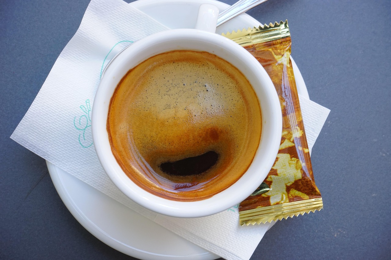 genießen sie italienischen espresso: kräftig, aromatisch und traditionell zubereitet für den perfekten kaffeegenuss.