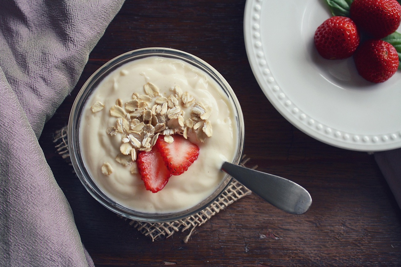 täglicher joghurtkonsum: entdecken sie die gesundheitlichen vorteile, leckere rezepte und tipps für die integration von joghurt in ihre tägliche ernährung.