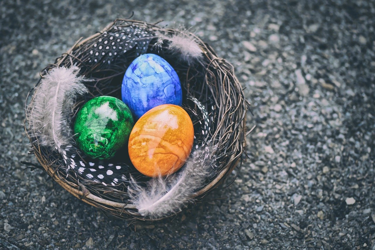 entdecken sie eine wunderbare auswahl an österlichen kränzen, die ihr zuhause festlich schmücken. unsere einzigartigen designs bringen fröhliche farben und frische frühlingselemente in ihre dekoration. perfekt für einen charmanten ostertisch oder als herzlicher empfangsgruß!