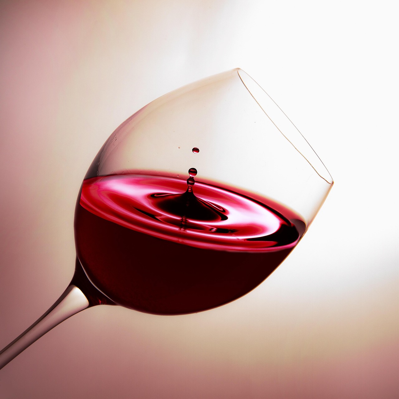 entdecken sie österreichische weine: von grünen veltliner bis zu kräftigen rotweinen, erleben sie die vielfalt und qualität aus österreichs weinregionen.