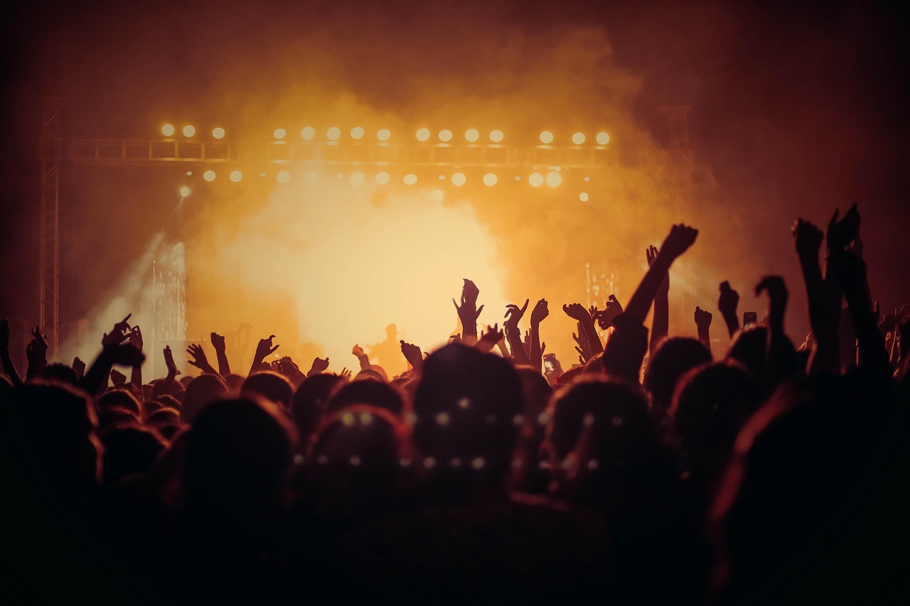 erleben sie eine unvergessliche music night mit großartigen live-auftritten, mitreißenden beats und einer einzigartigen atmosphäre für alle musikliebhaber.