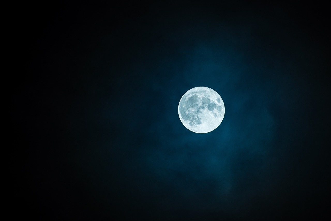 entdecken sie faszinierende informationen über den mond, seinen einfluss auf die erde und spannende fakten über unseren natürlichen satelliten.