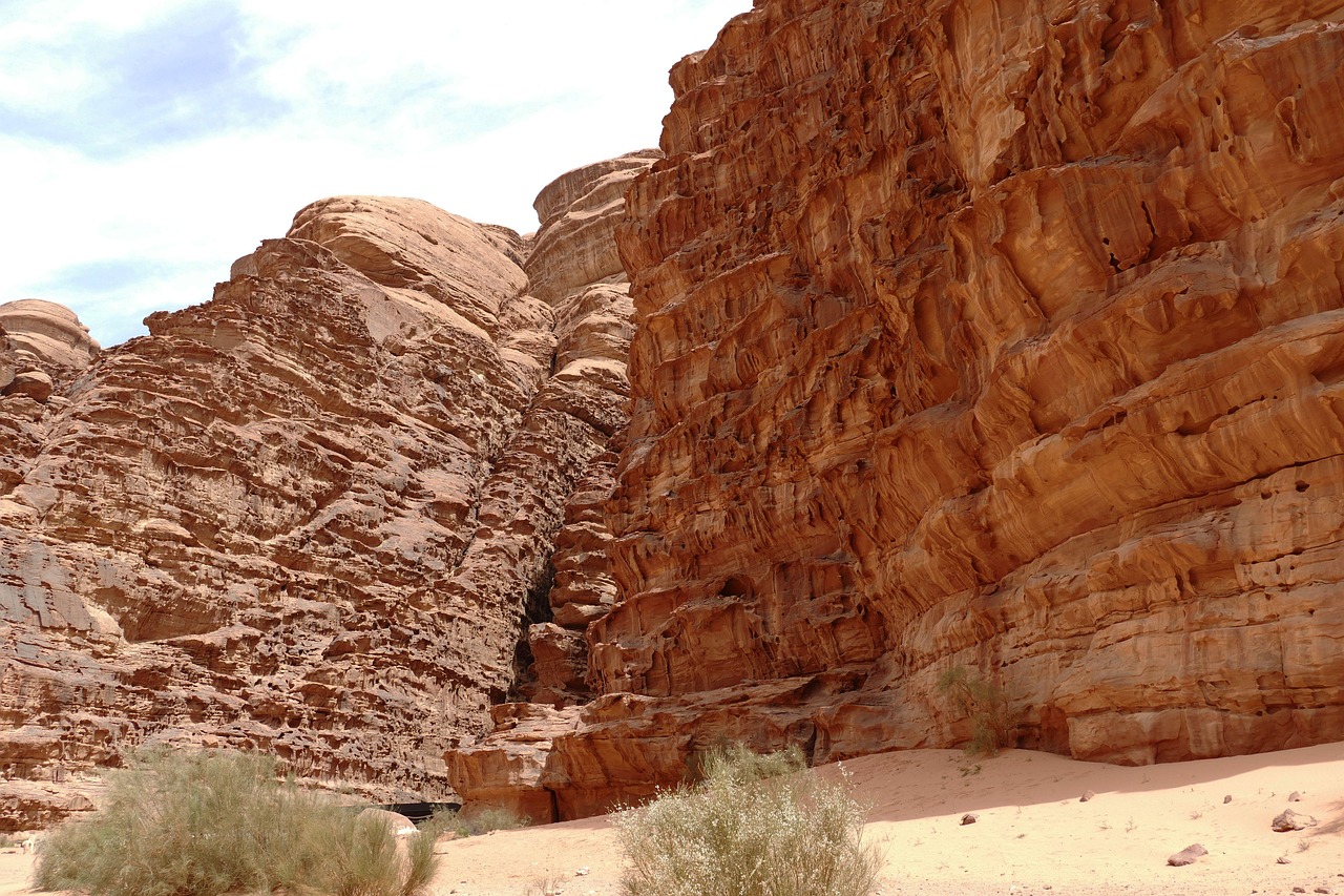 entdecken sie atemberaubende wadi-explorationstouren und erleben sie unvergessliche abenteuer in der natur.