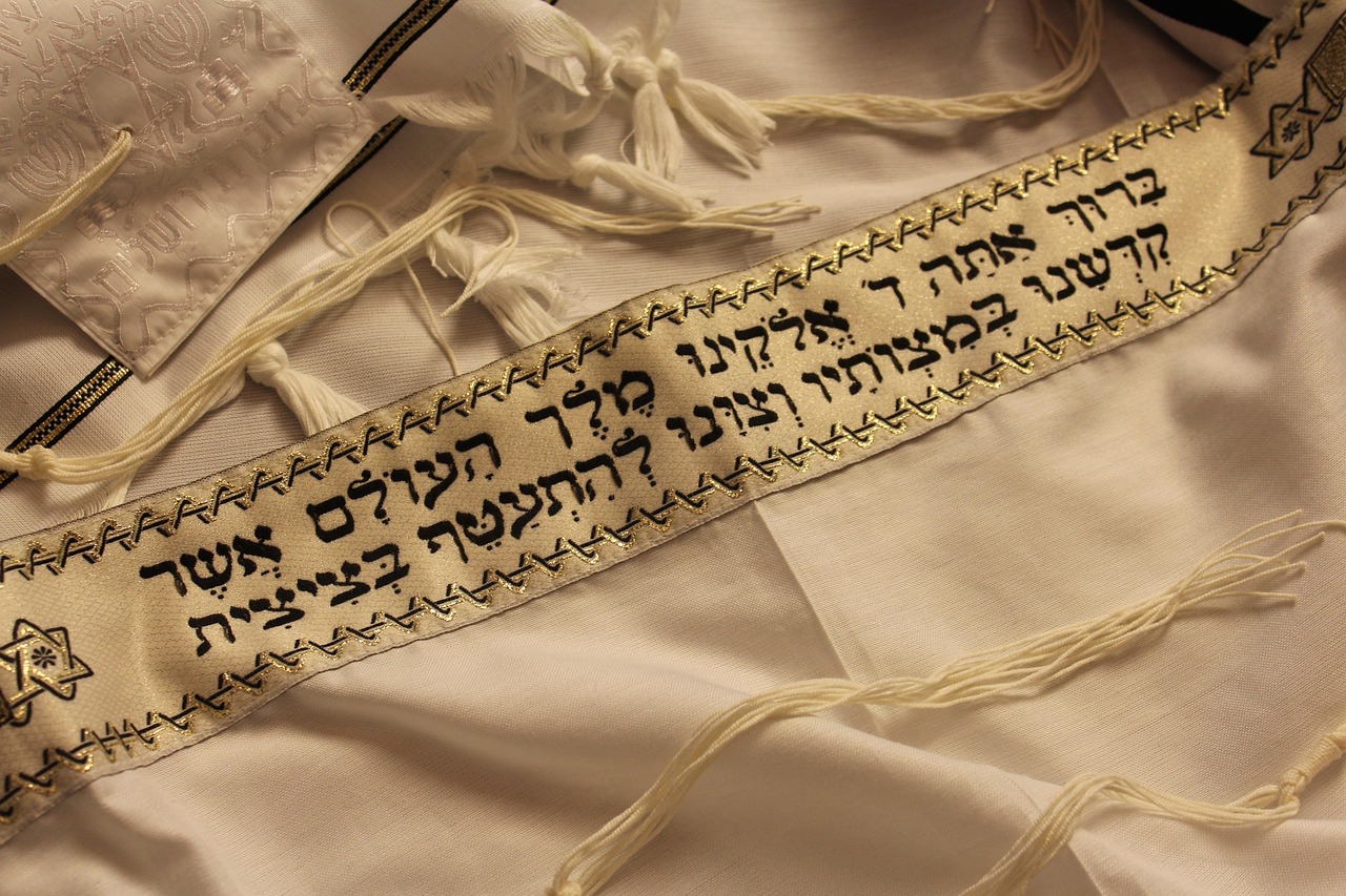 erkunden sie den jüdischen glauben: seine geschichte, traditionen und werte, die die spirituelle reise der jüdischen gemeinschaft prägen.