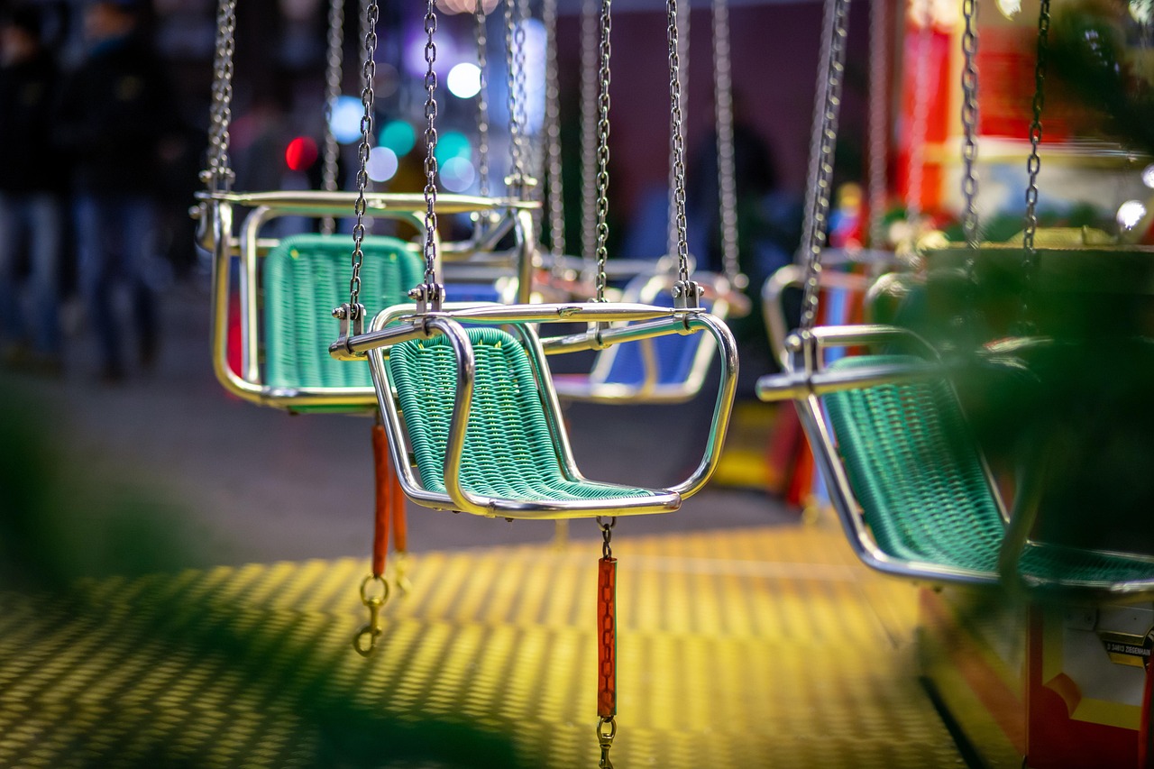 entdecken sie den zauberhaften weihnachtsmarkt mit festlichen ständen, traditionellen leckereien und einer gemütlichen atmosphäre für die ganze familie.
