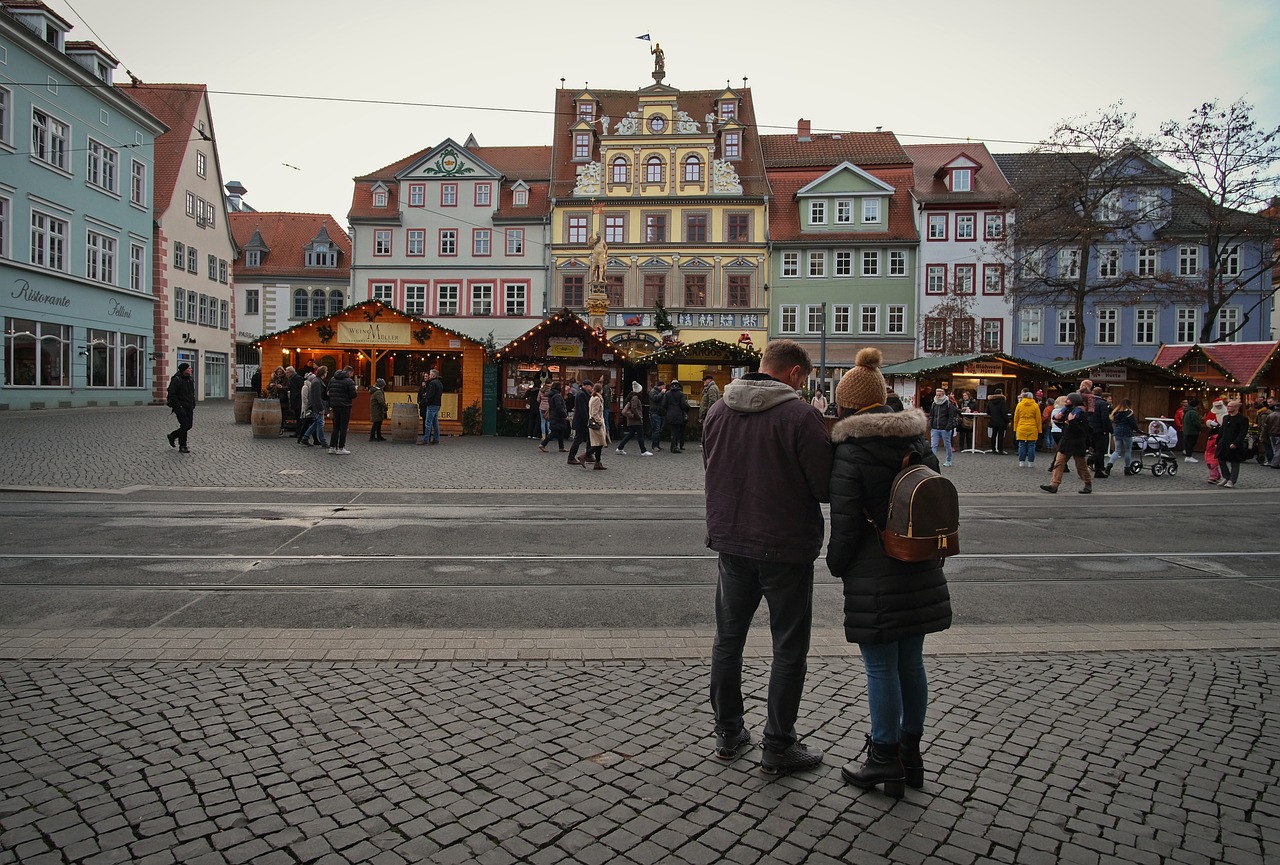 entdecken sie den zauber des weihnachtsmarktes mit festlicher stimmung, traditionellen leckereien und einzigartigen geschenkideen. genießen sie funkelnde lichter, musik und ein unvergessliches erlebnis für die ganze familie.