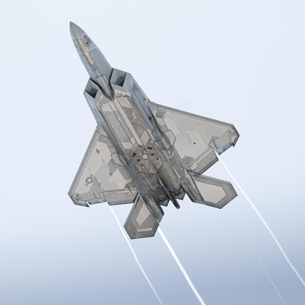 entdecken sie die französischen rafale-kampfjets: modernste technologie, hohe manövrierfähigkeit und vielseitige einsatzmöglichkeiten für luftüberlegenheit.