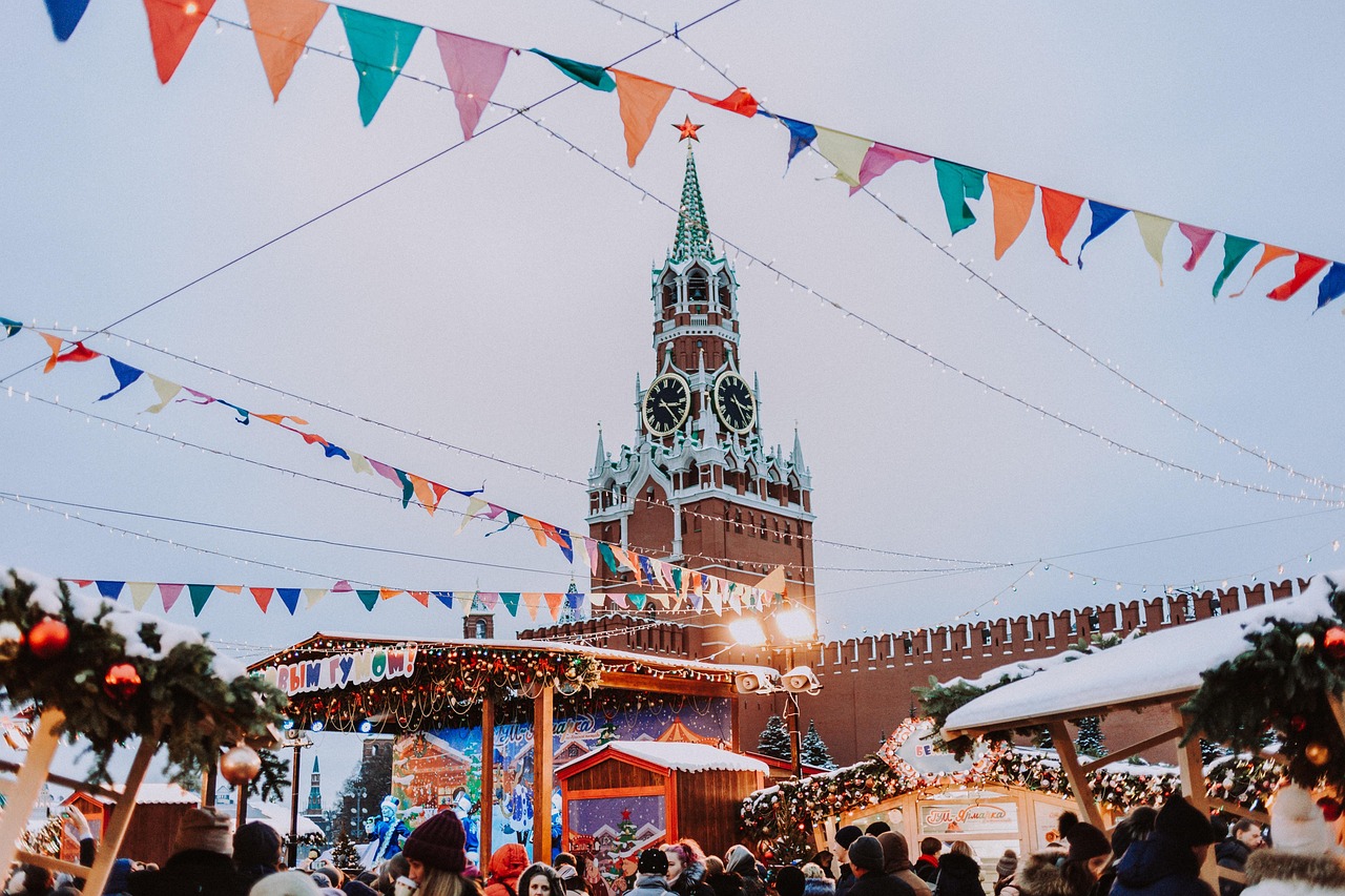 entdecken sie den zauberhaften weihnachtsmarkt mit festlicher stimmung, handgemachten geschenken und köstlichen leckereien – perfekt für die ganze familie!