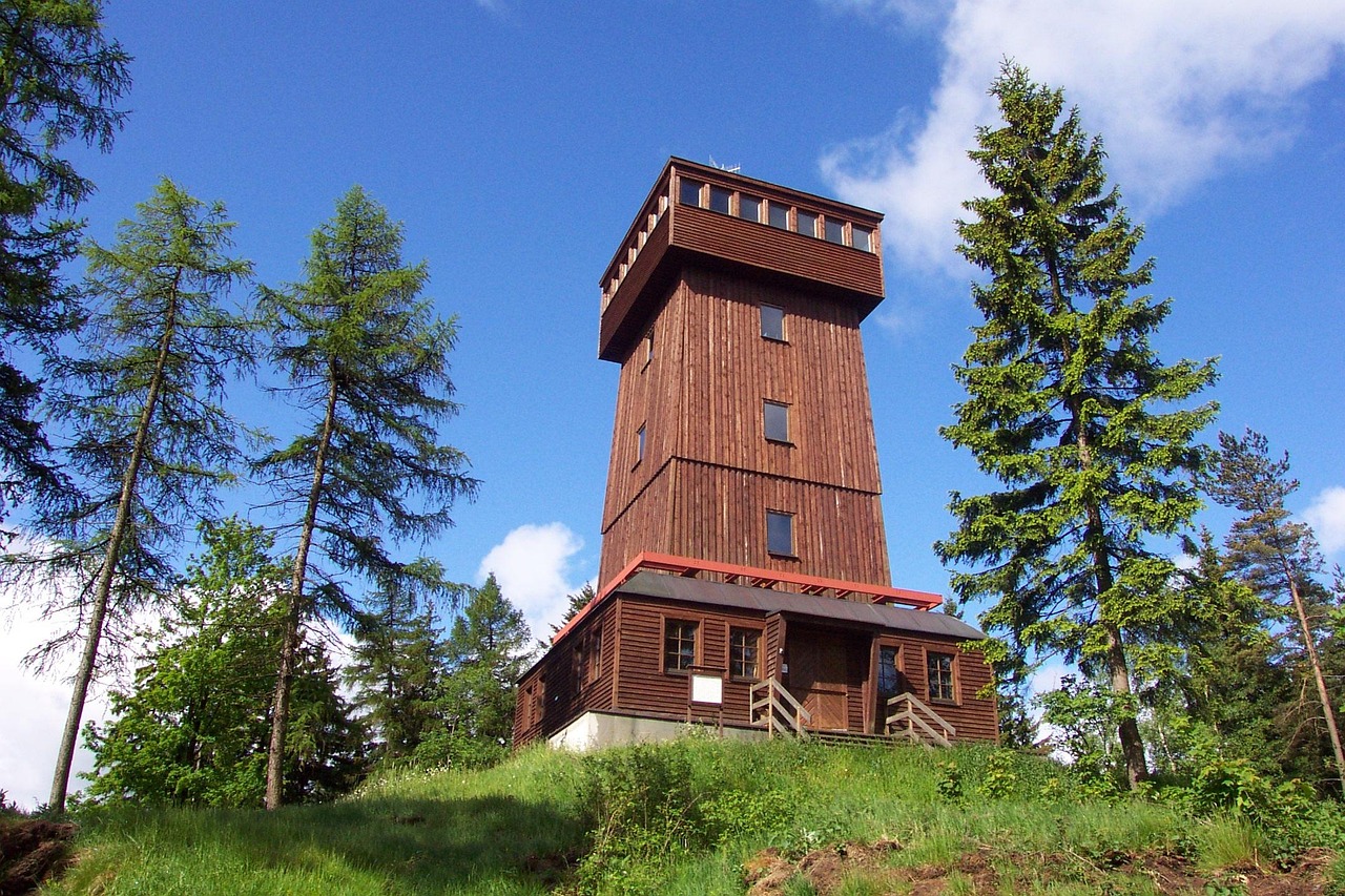 genießen sie atemberaubende ausblicke von unserem modernen aussichtsturm. erleben sie die natur aus einer neuen perspektive und entdecken sie spektakuläre panoramaansichten.
