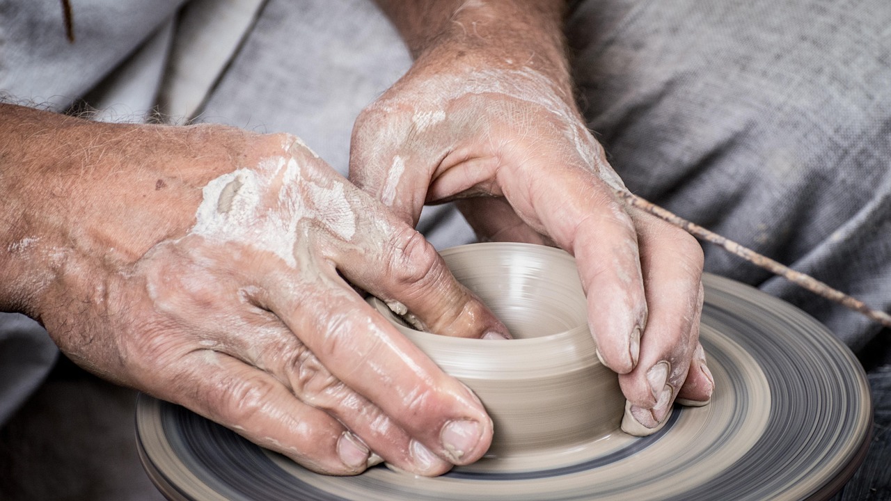entdecken sie die kunst der töpferei: handgefertigte keramik, kreative techniken und inspirierende designs für ihr zuhause.
