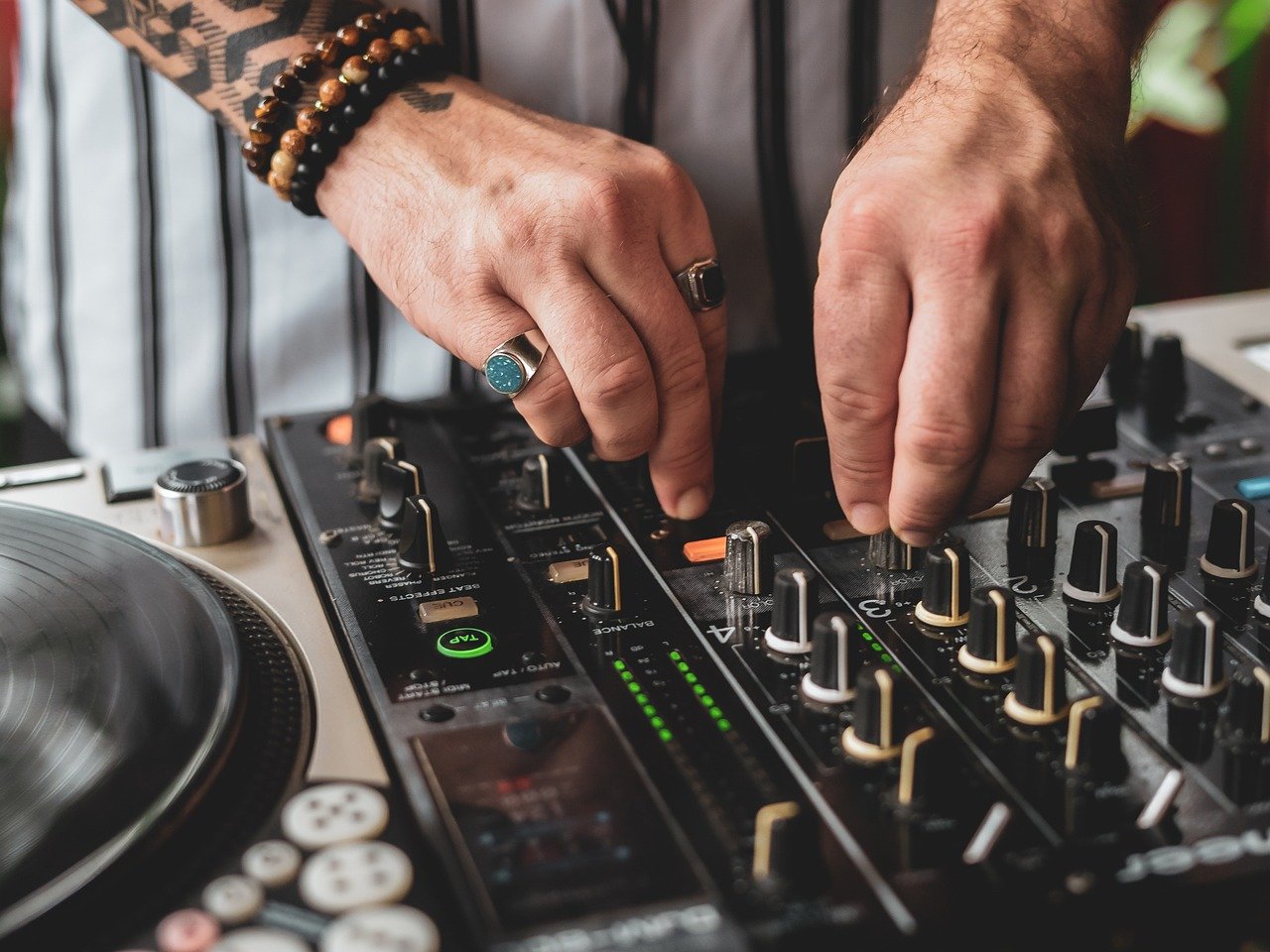 entdecken sie wertvolle vinyl-schallplatten: seltene editionen, sammlerstücke und zeitlose klassiker für echte musikliebhaber.