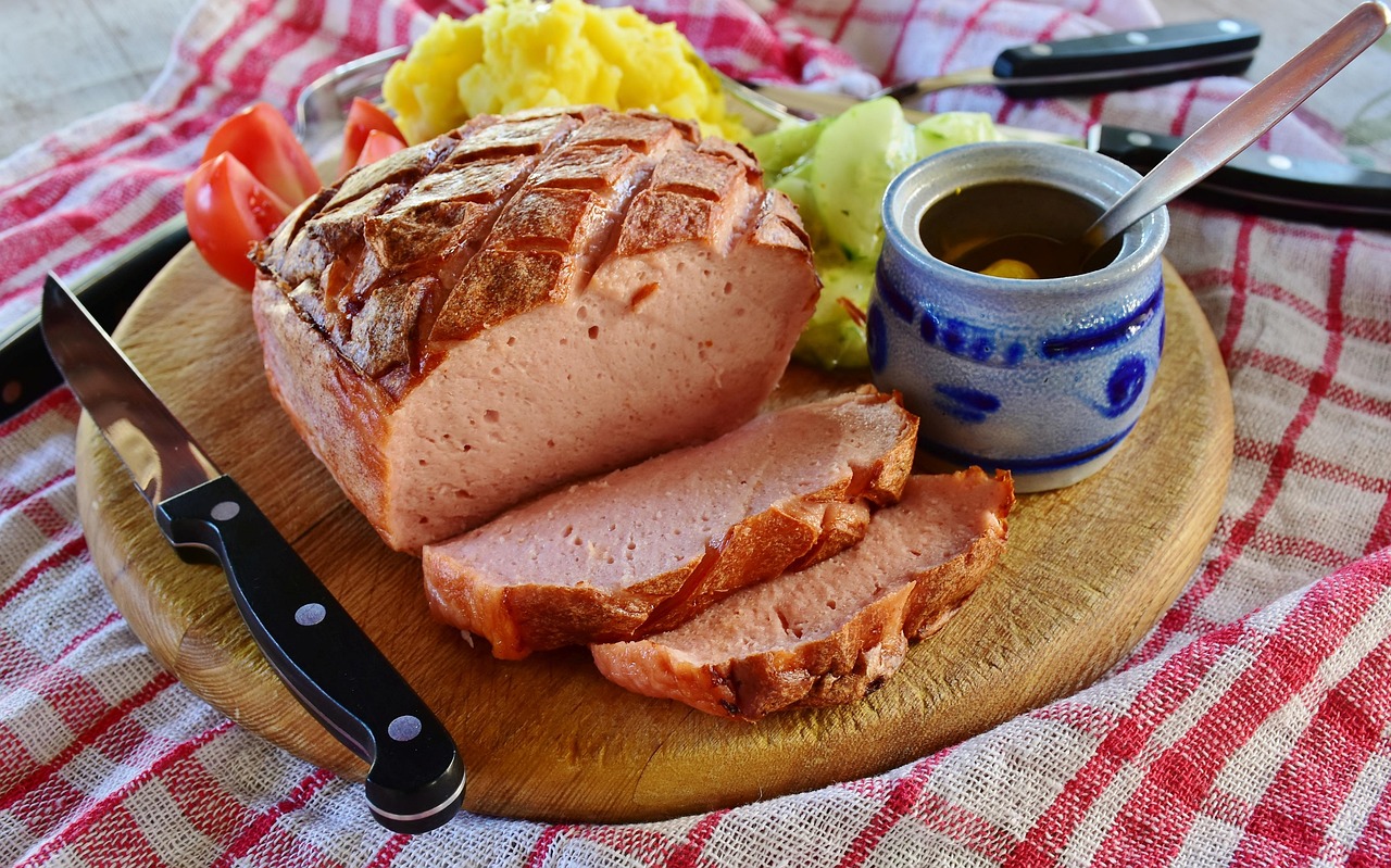 genießen sie ein traditionelles fleischgericht vom see, das authentische aromen und regionale frische vereint.