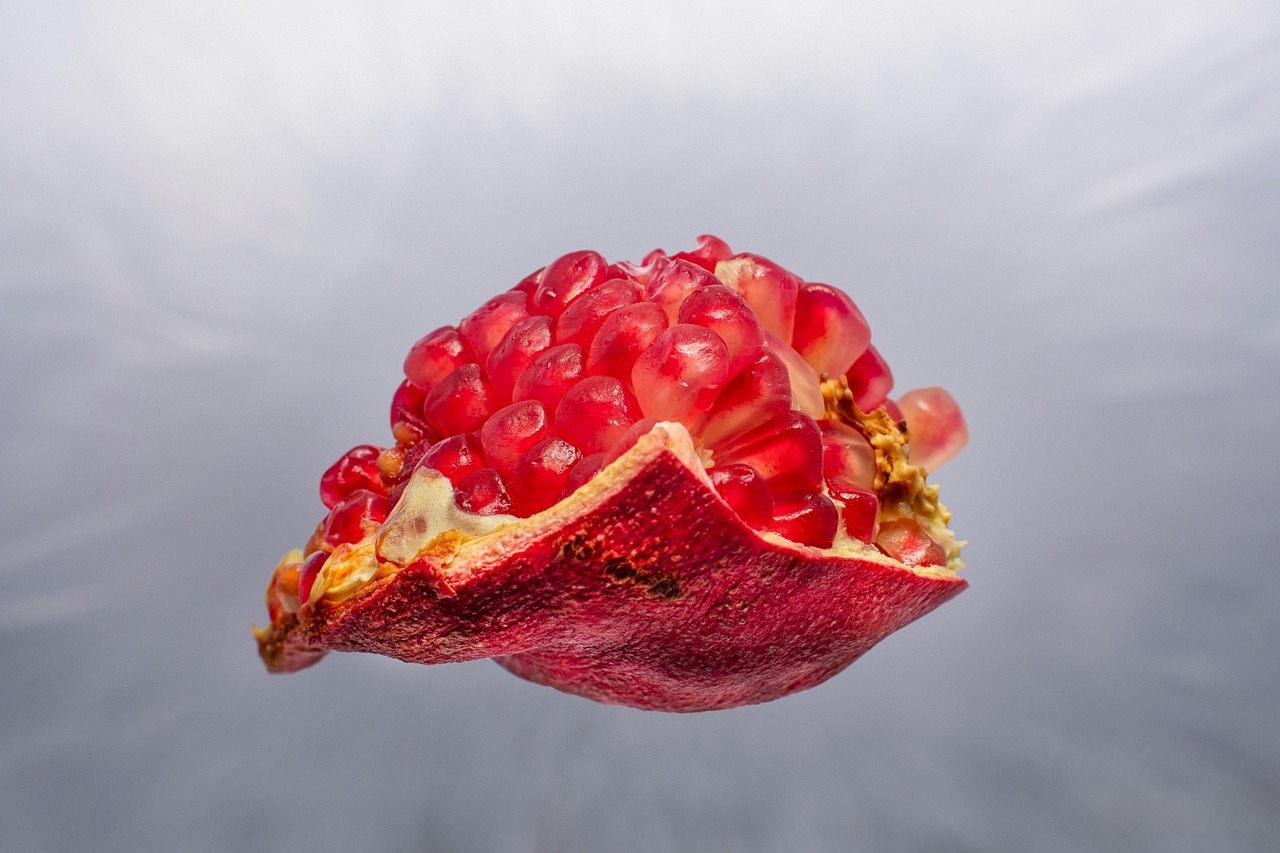 entdecken sie die gesundheitlichen vorteile und vielseitigen verwendungsmöglichkeiten des granatapfels – eine köstliche und nahrhafte frucht voller antioxidantien.