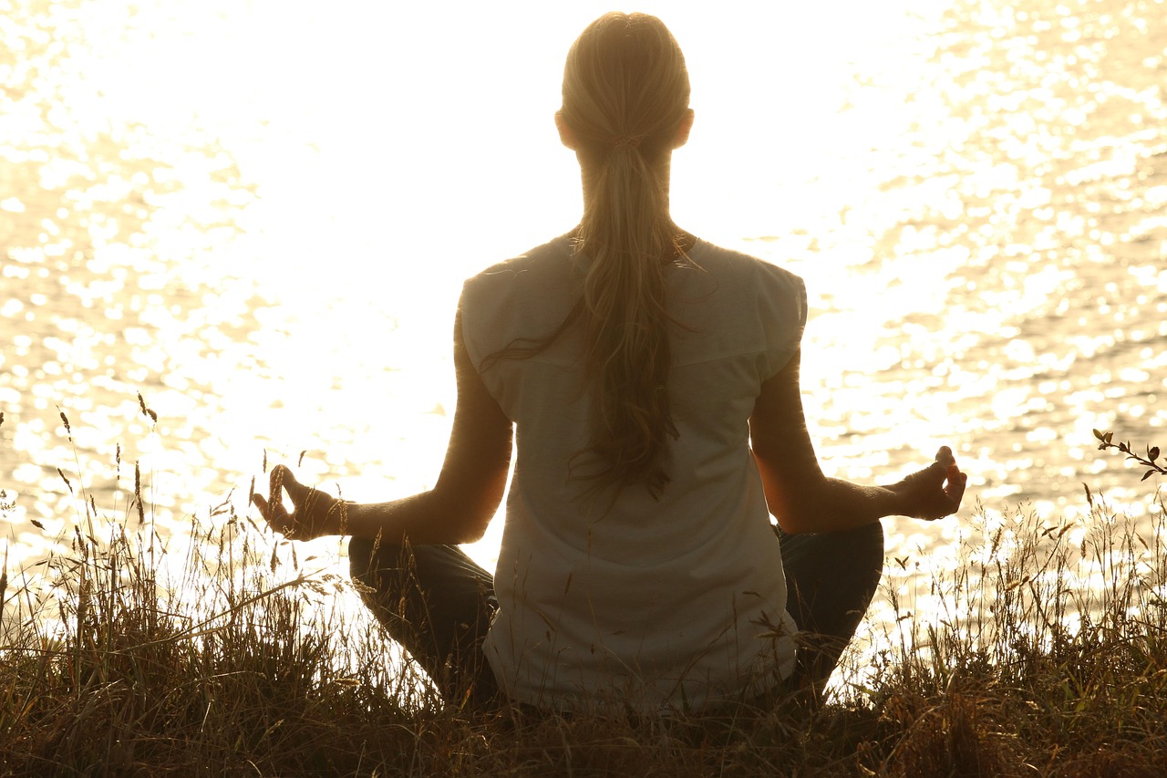 entdecken sie die vorteile von achtsamkeit: mehr bewusstheit, innere ruhe und gesteigertes wohlbefinden im alltag durch gezielte atem- und meditationsübungen.