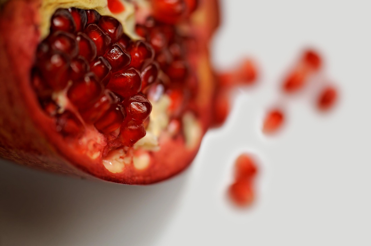 entdecken sie die vielfältigen vorteile und verwendungsmöglichkeiten der granatapfel, eine köstliche und gesunde frucht reich an antioxidantien und vitaminen.