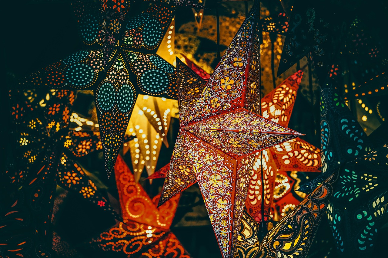entdecken sie den zauberhaften weihnachtsmarkt mit festlichen ständen, köstlichen leckereien und einer stimmungsvollen atmosphäre für die ganze familie.