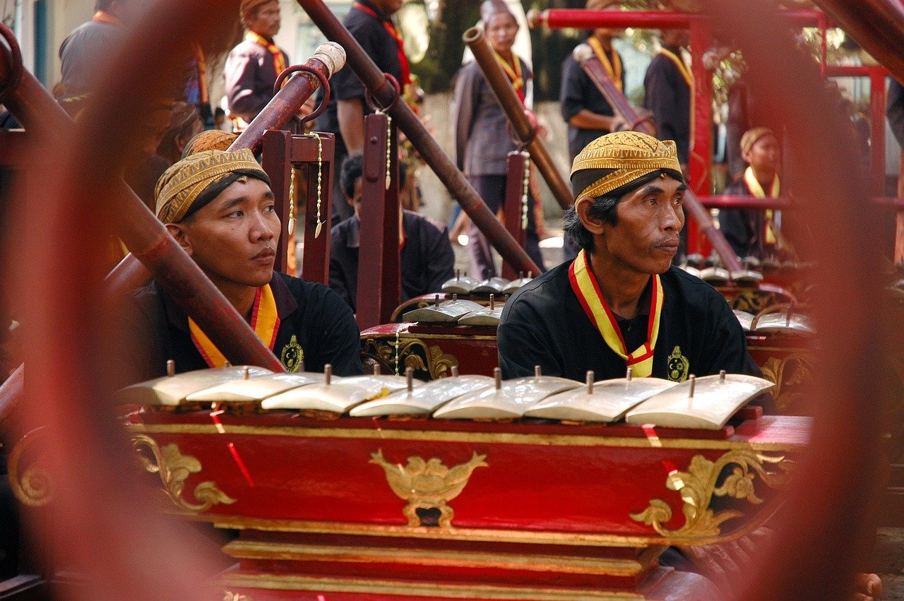 Zwischen Welten: Eine Reise durch Kultur, Geschichte und aktuelle Ereignisse