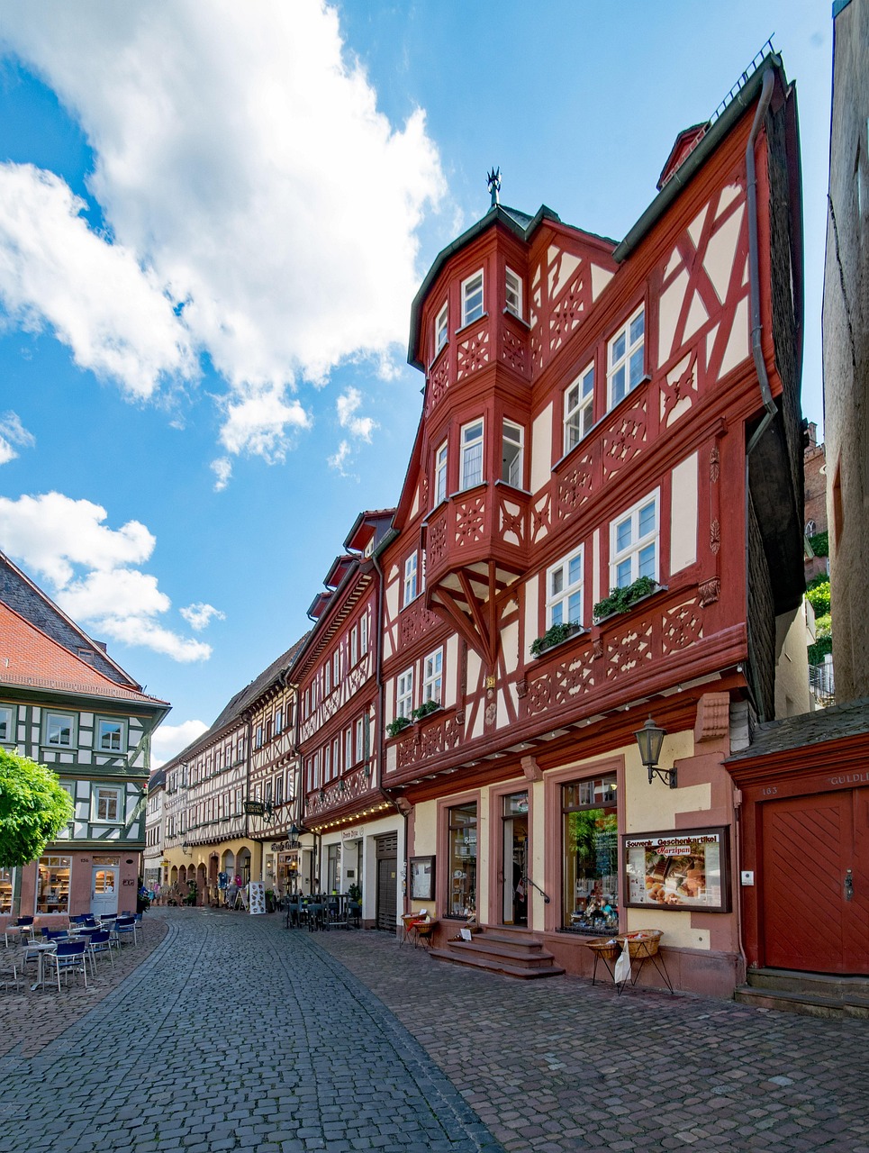 Miltenberg im Fokus: Bericht auf Seite 221