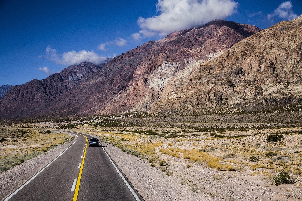 Entdecke die atemberaubendsten Roadtrips: wertvolle Tipps für Amerika, Norwegen und Italien