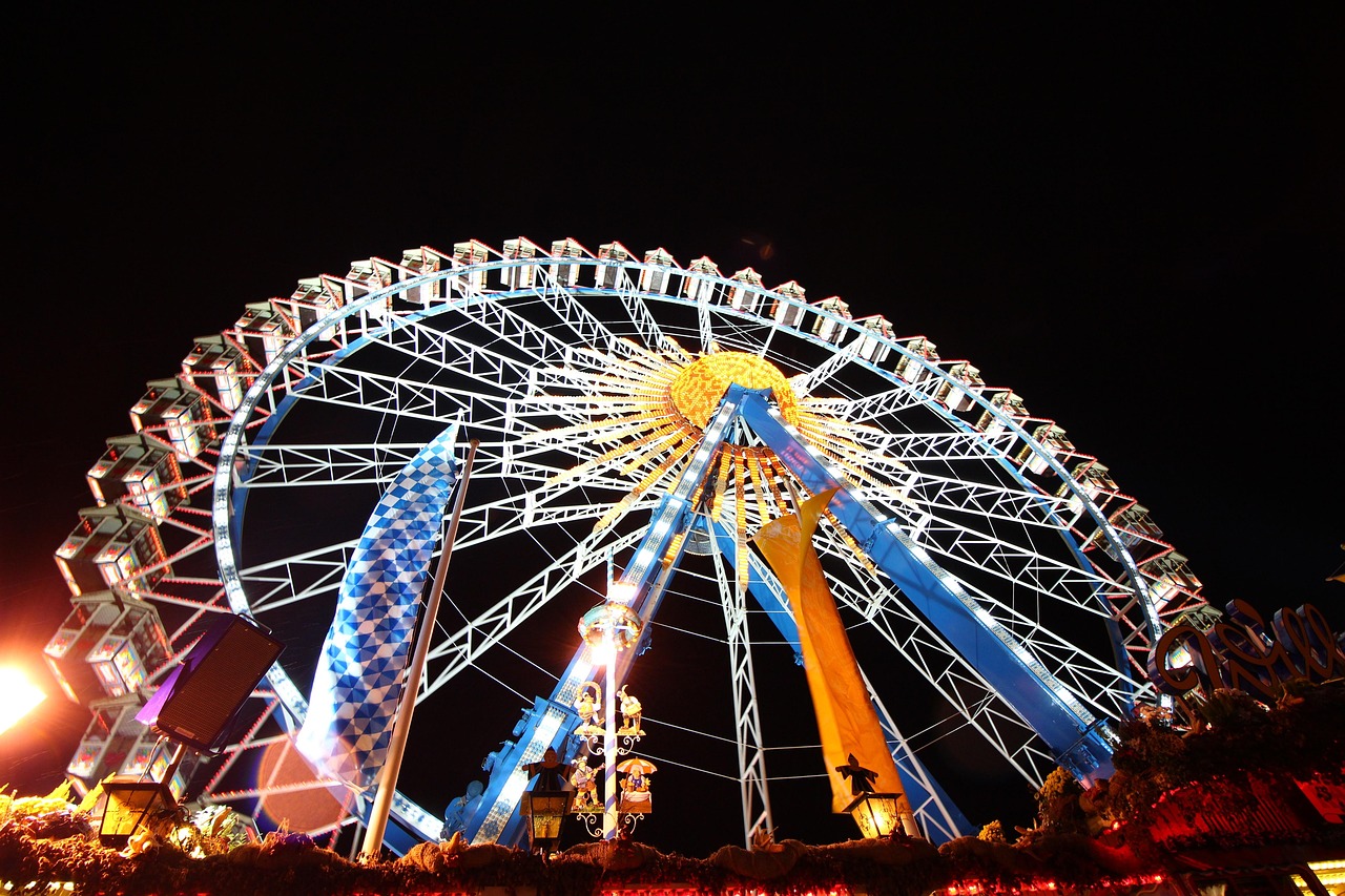Kulinarische Köstlichkeiten und Getränkegenüsse auf dem Oktoberfest