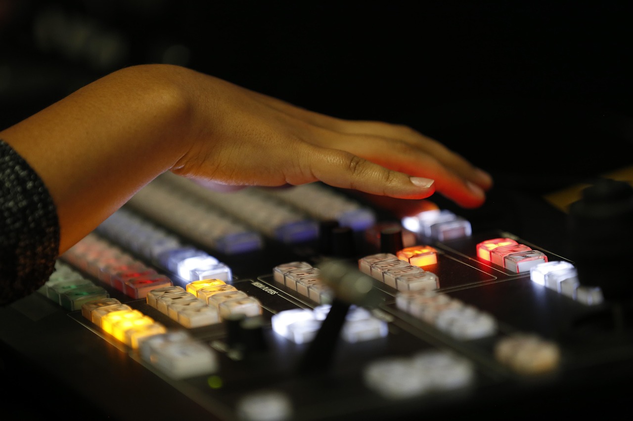 stellvertretender direktor mit fundierter erfahrung in führung, organisation und strategischer planung zur unterstützung der unternehmensziele.