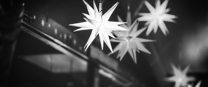 Advent in Reutte: Der magische Glanz des Weihnachtsmarkts im Stadtpark Advent in Reutte: Der magische Glanz des Weihnachtsmarkts im Stadtpark