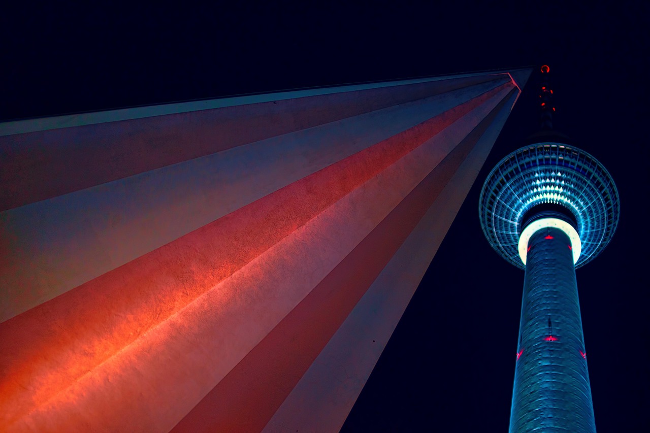 entdecken sie den faszinierenden ausblick von unserem beobachtungsturm – ein perfekter ort, um die umgebung aus der vogelperspektive zu erleben.
